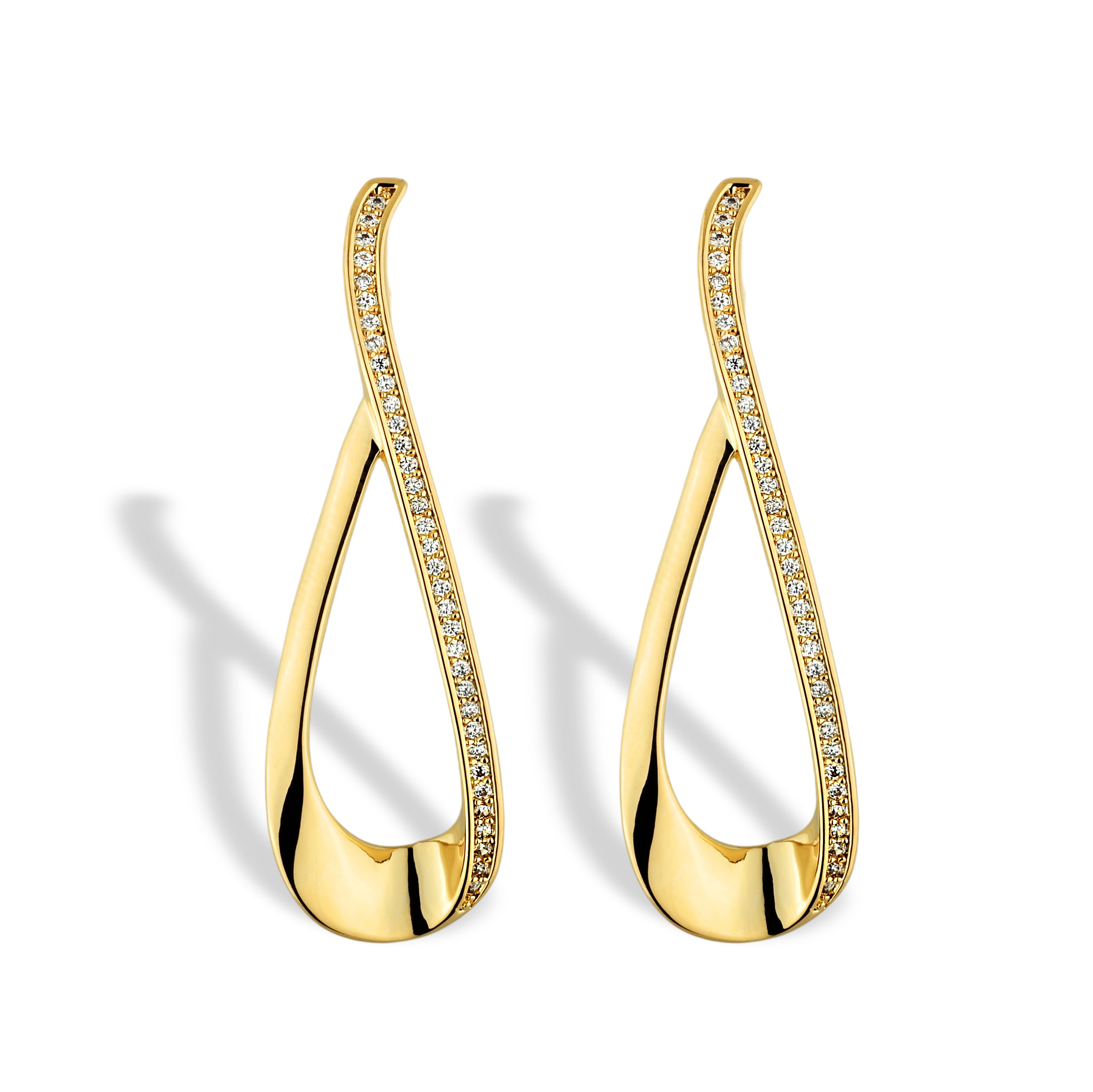 Brinco Feminino Curvas Cravejado com Zircônias Banhado em Ouro 18K