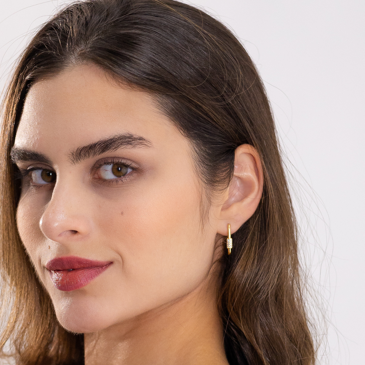 Brinco Feminino Argola Retangular Cravejado com Zircônias Banhado em Ouro 18K