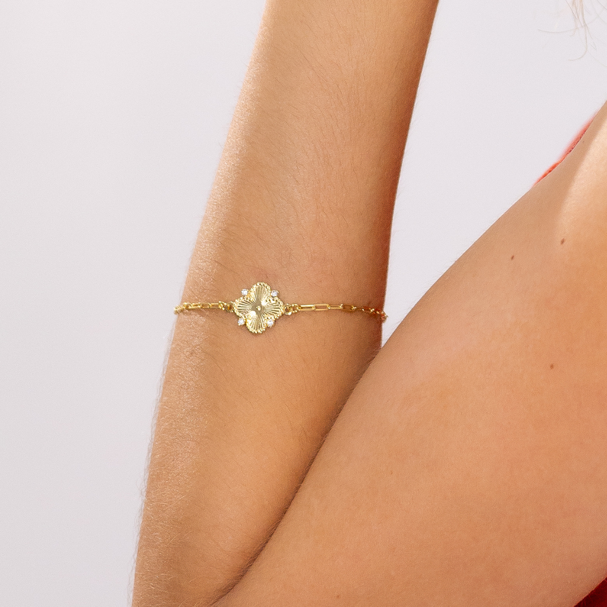 Pulseira Feminina Trevo de Ouro Cravejada com Zircônias Banhado em Ouro 18K