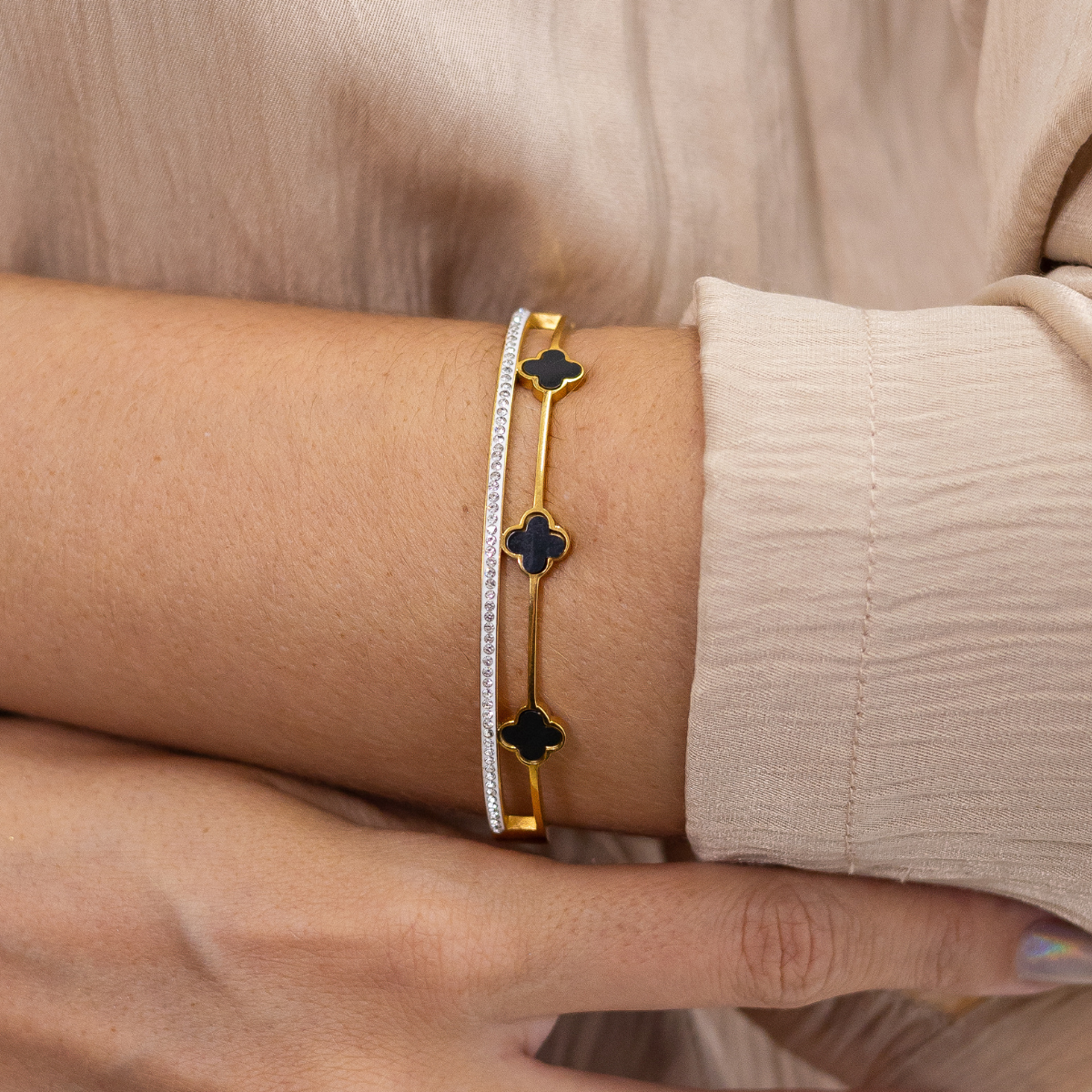 Bracelete Feminino Trevos Pequenos Cravejado com Zircônias Banhado em Ouro 18K