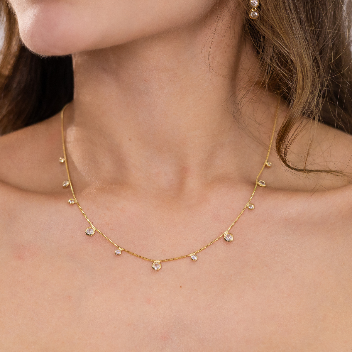 Colar Feminino Pontos de Luzes Cravejado com Zircônias Banhado em Ouro 18K