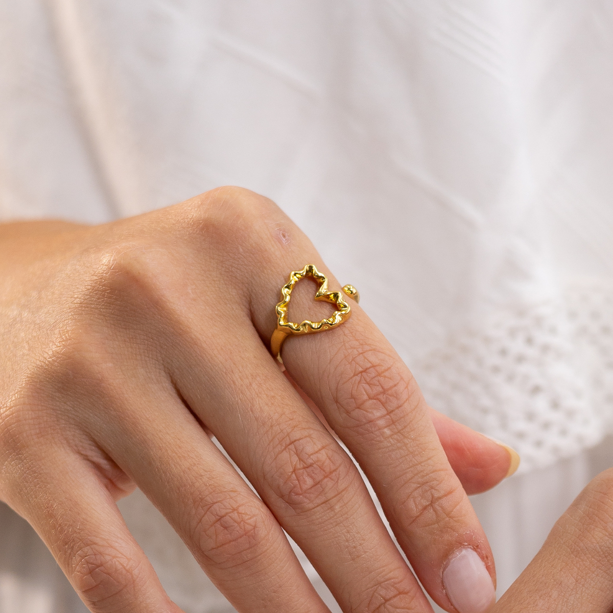 Anel Feminino Coração Vazado Banhado em Ouro 18K
