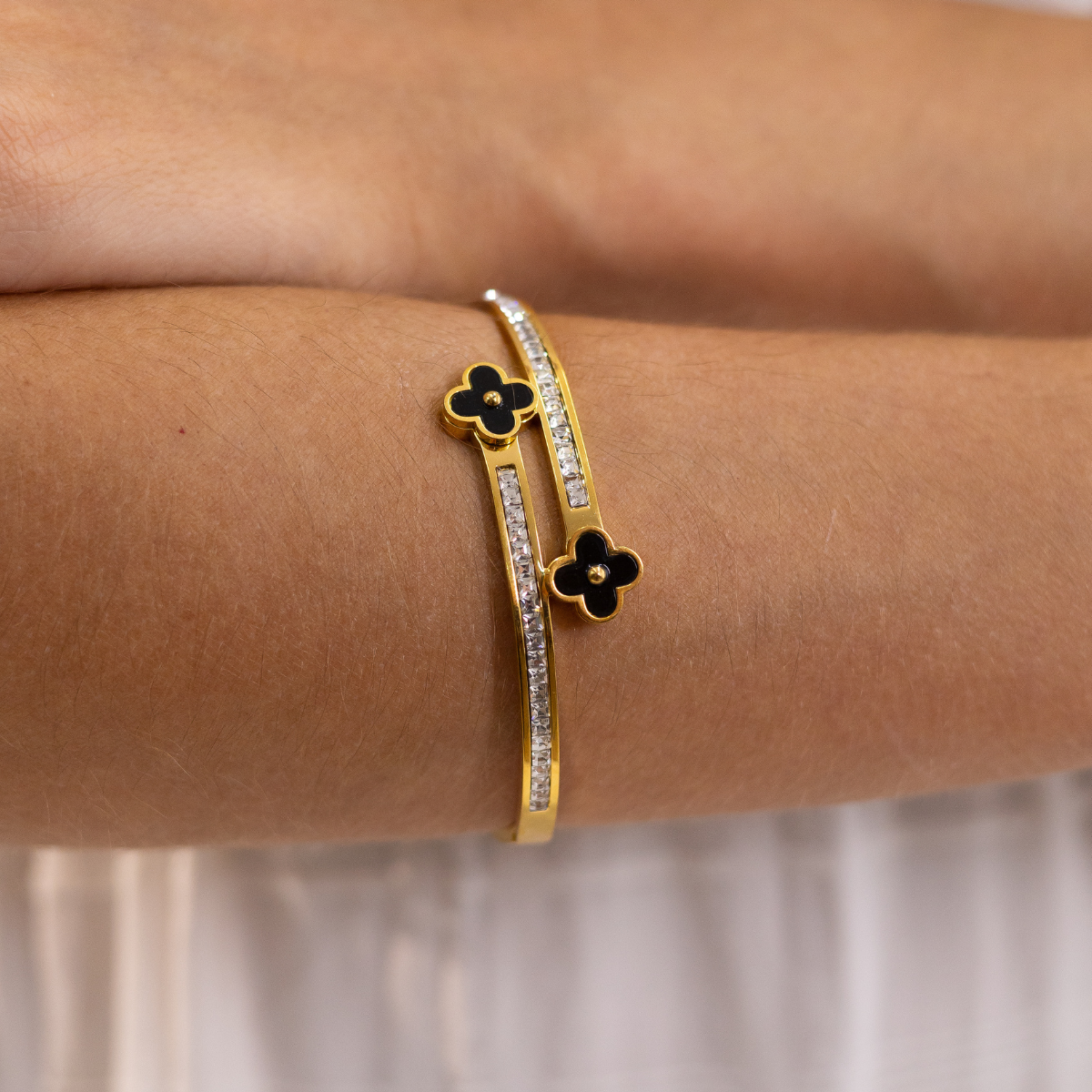 Bracelete Feminino Flor Cravejado com Zircônias Banhado em Ouro 18K