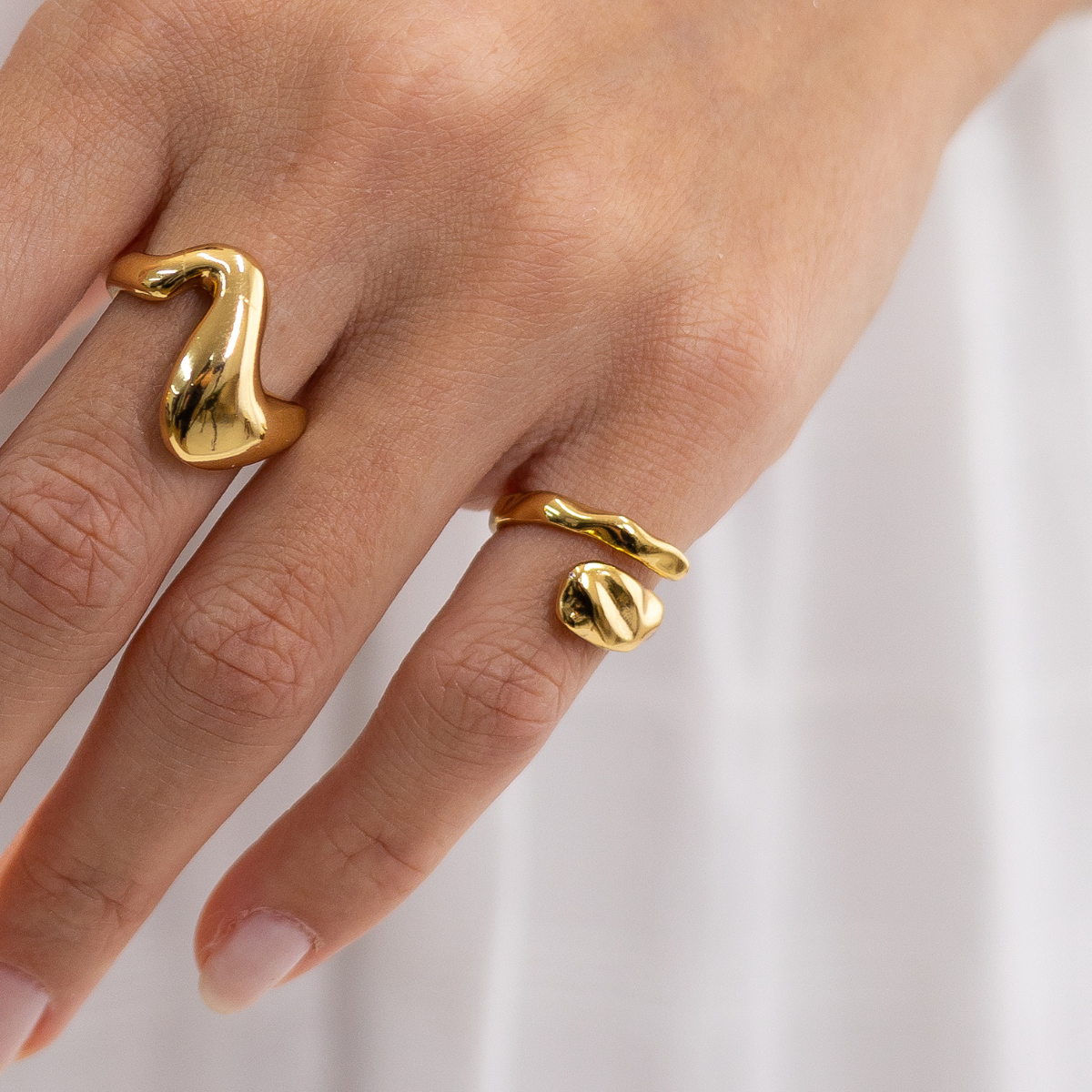 Anel Feminino Abraço Banhado em Ouro 18K