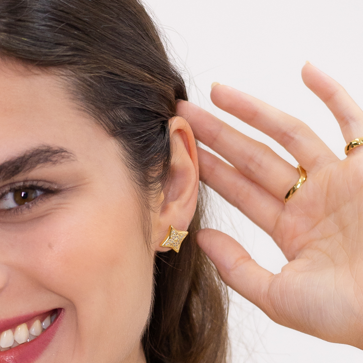 Brinco Feminino Estrela Cravejado com Zircônias Banhado em Ouro 18K