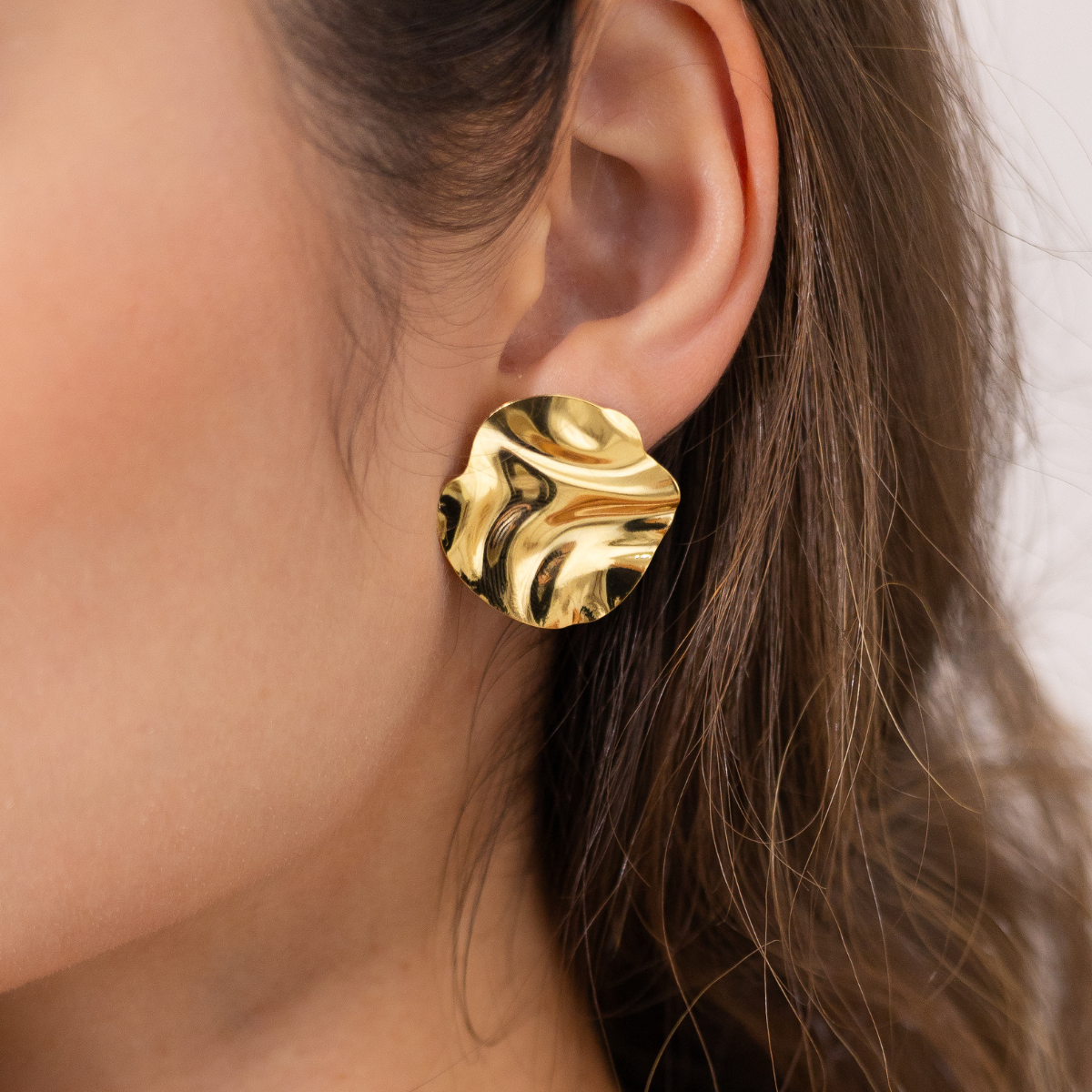 Brinco Feminino Redondo Orgânico Banhado em Ouro 18K