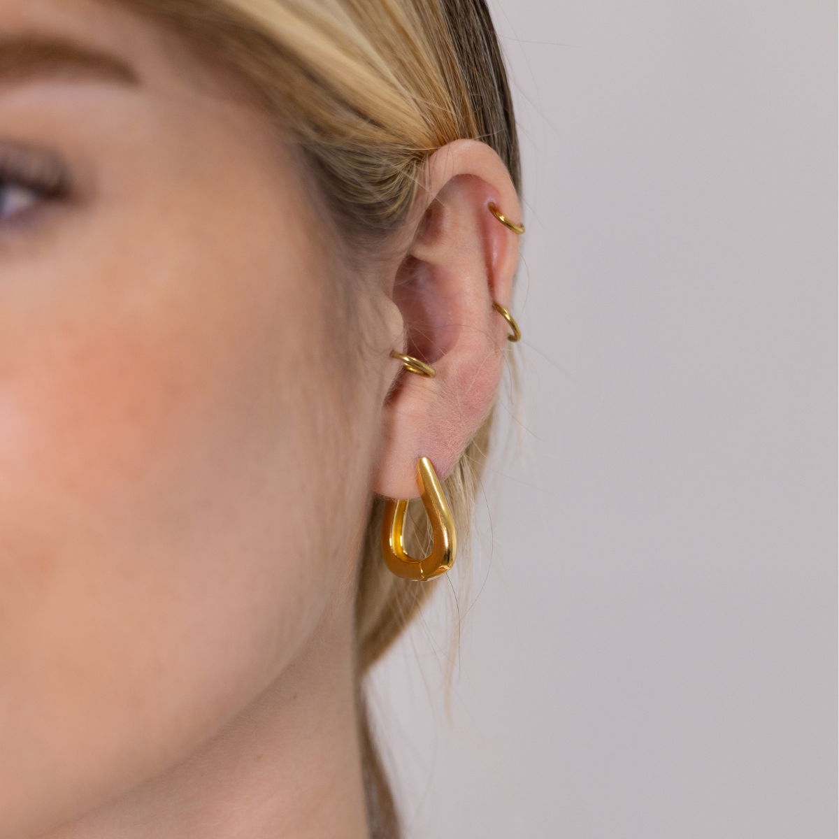 Brinco Feminino Argola Contorno Banhado em Ouro 18K