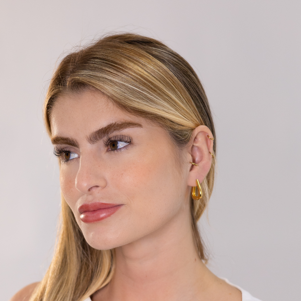 Brinco Feminino Argola Contorno Banhado em Ouro 18K