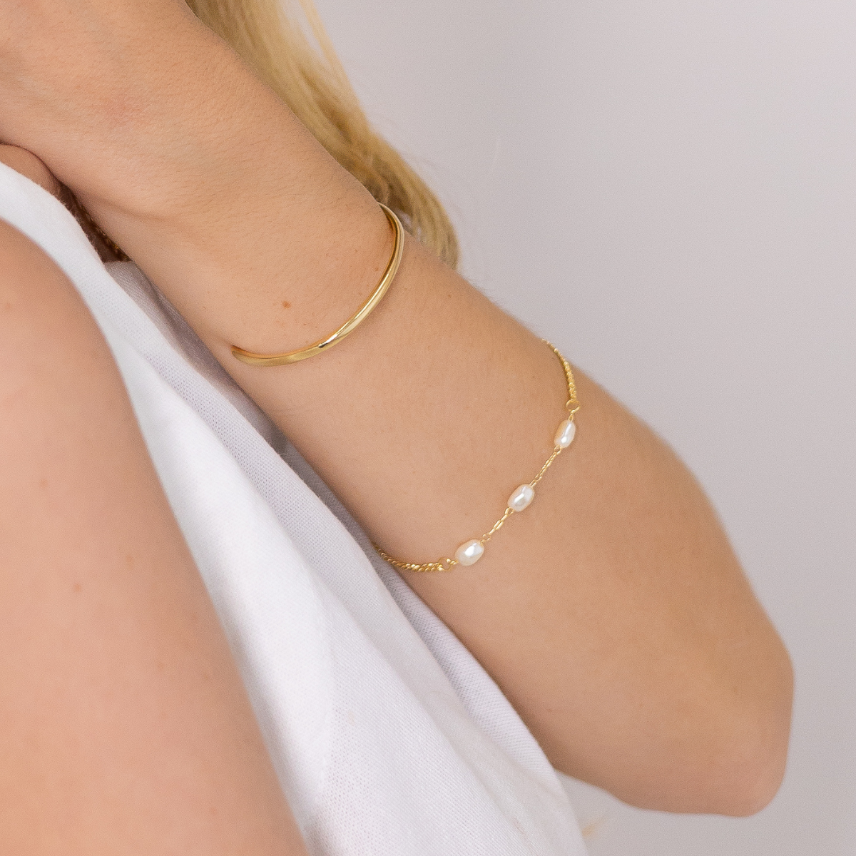 Pulseira Feminina Pérola Tripla Banhado em Ouro 18K