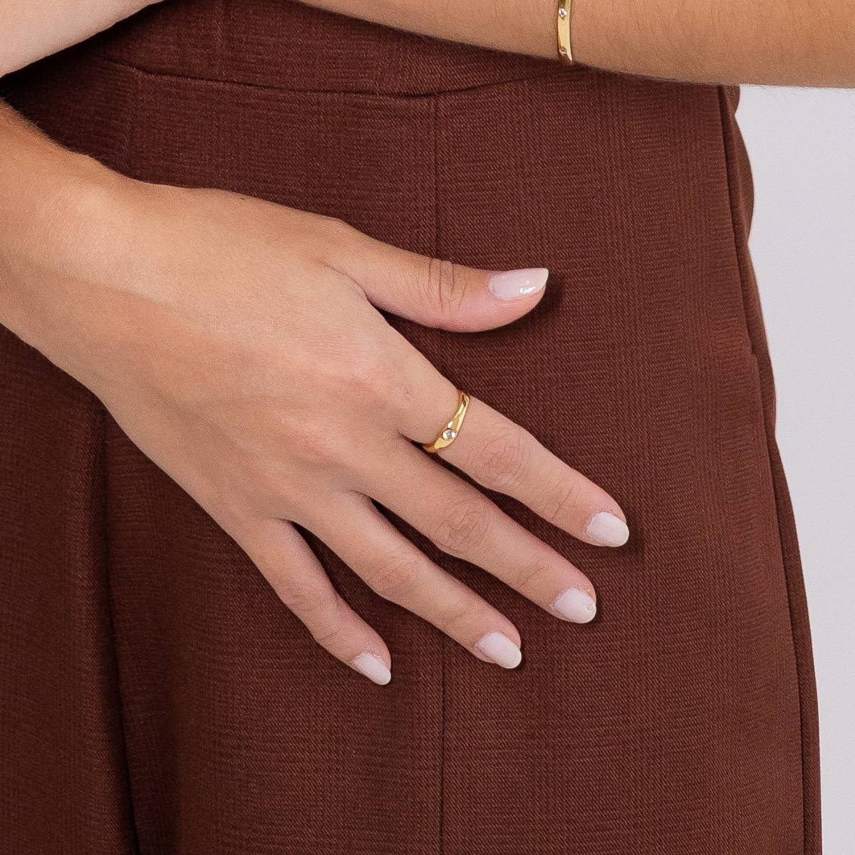 Anel Feminino Solitário Minimalista Cravejado com Zircônia Banhado em Ouro 18K