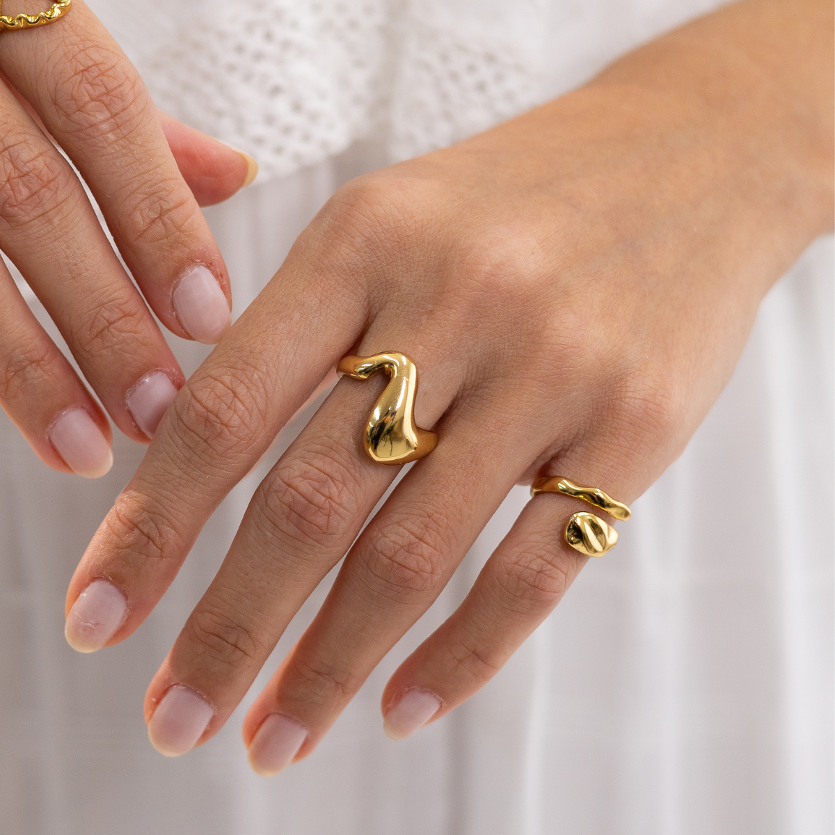 Anel Feminino Onda Banhado em Ouro 18K