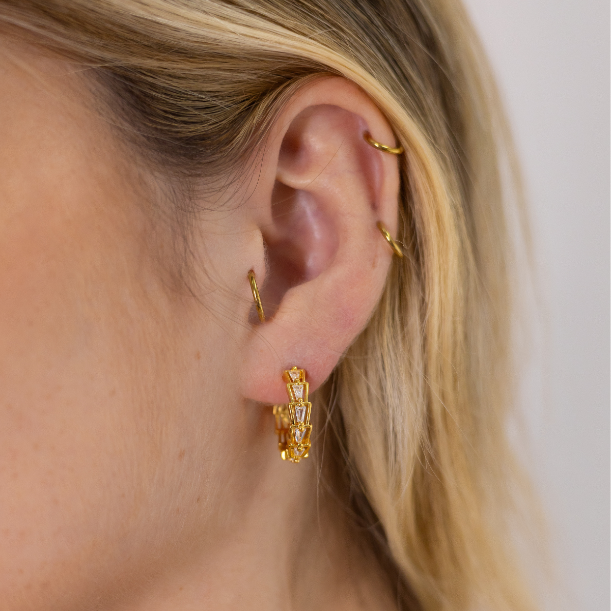 Brinco Feminino Argola Cobra Cravejado com Zircônias Banhado em Ouro 18K