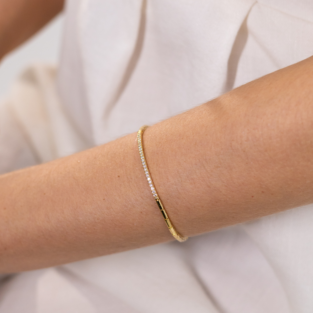 Pulseira Feminina Premium Elegance Slim Cravejada com Zircônias Banhado em Ouro 18K